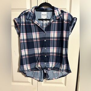 Cute summer shirt.  New York Laundry.